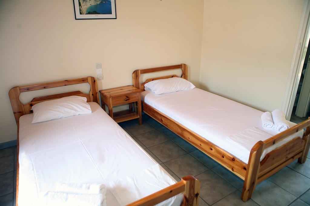 Marathes Studios Áyios Nikítas Habitación foto